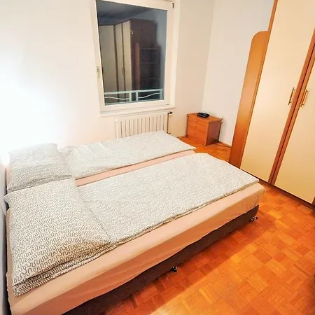 Center Neubergerjeva Apartamento *